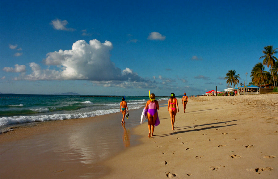 Caminhada até as piscinas naturais