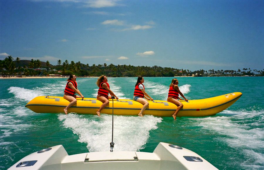 Passeio de lancha e banana boat